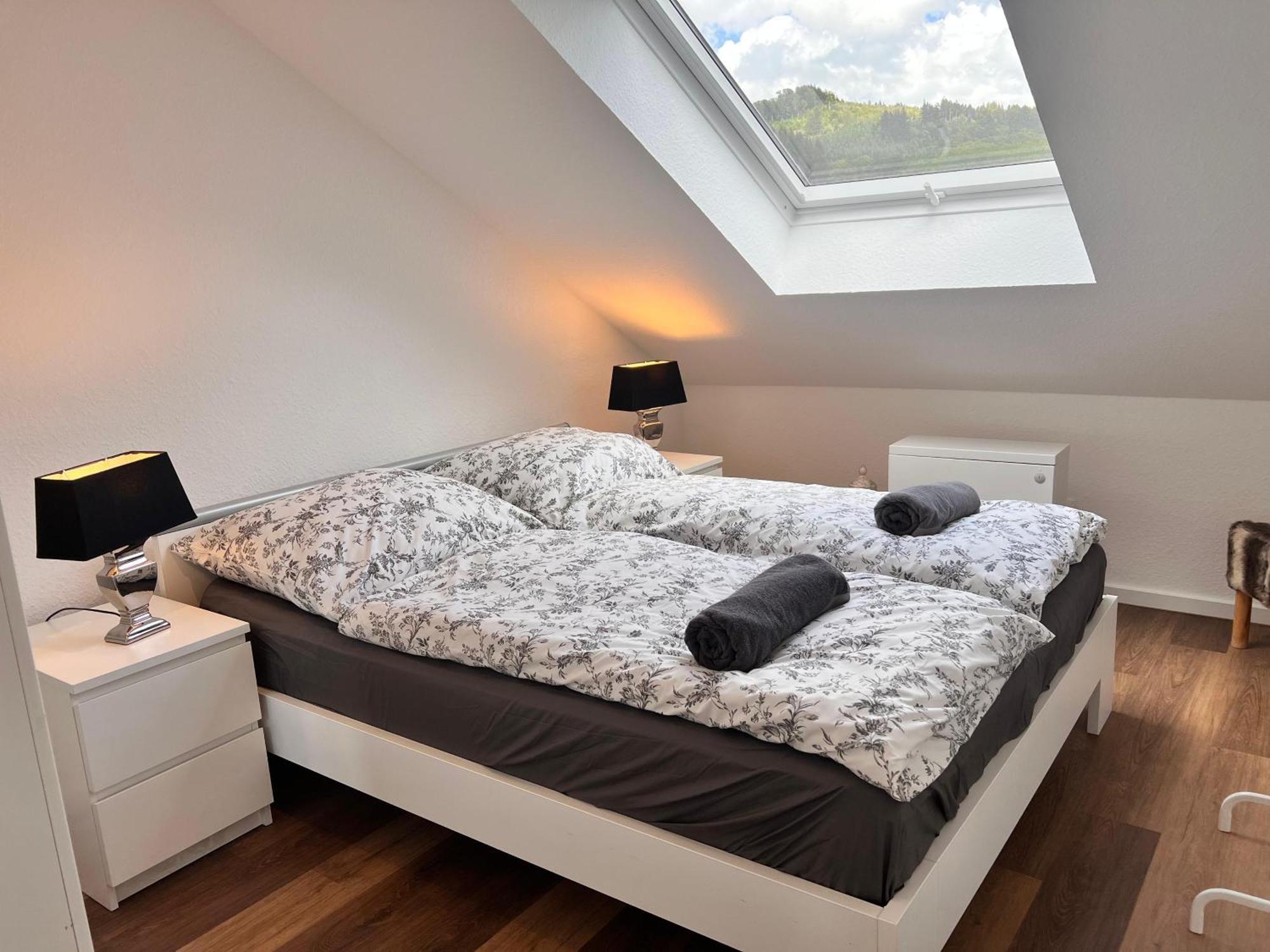 Gemuetliche 3-Zimmer-Wohnung Mit Panoramablick Und Kostenlosem Ueberdachten Parkplatz Winterberg Exterior foto