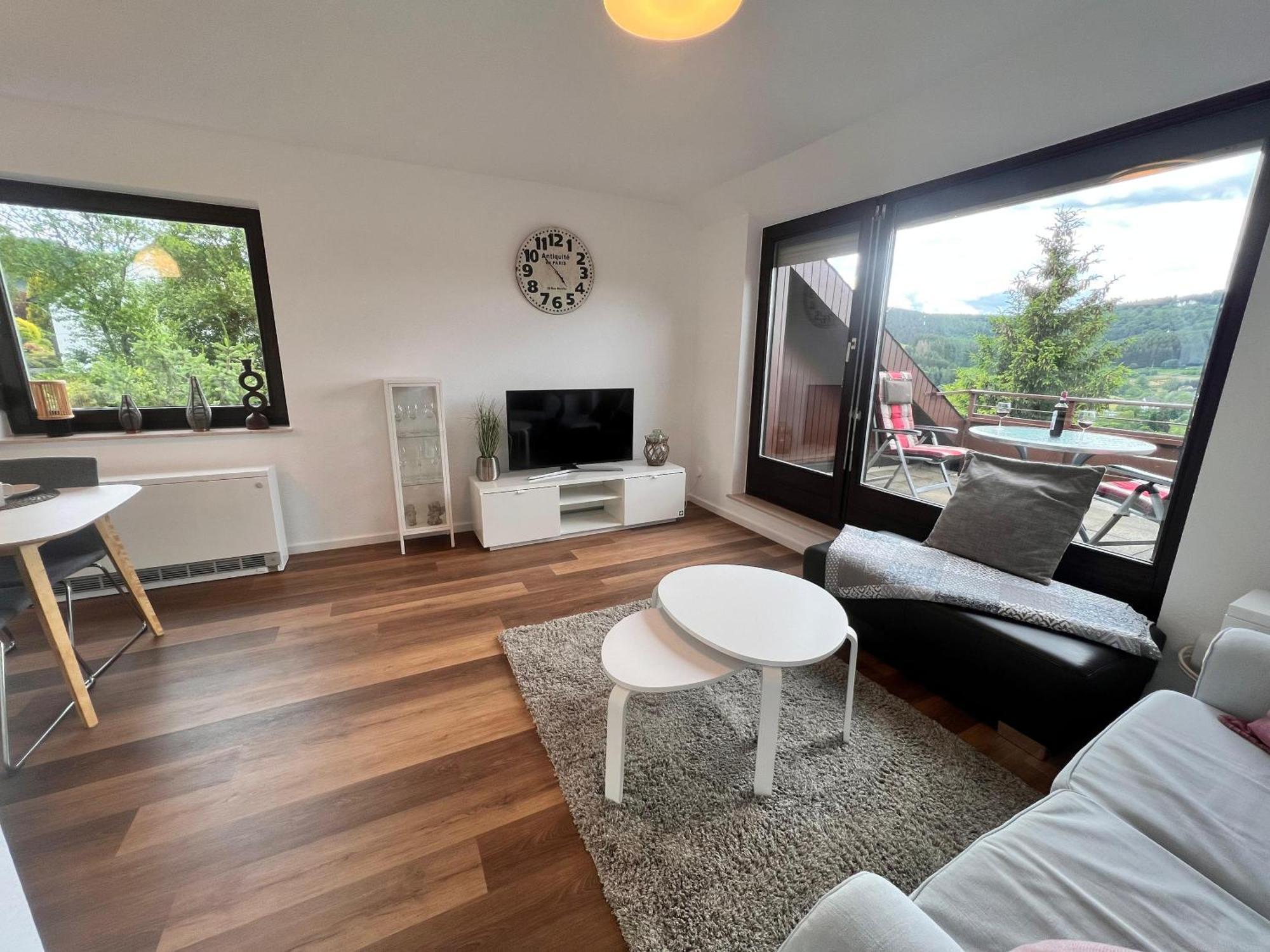 Gemuetliche 3-Zimmer-Wohnung Mit Panoramablick Und Kostenlosem Ueberdachten Parkplatz Winterberg Exterior foto