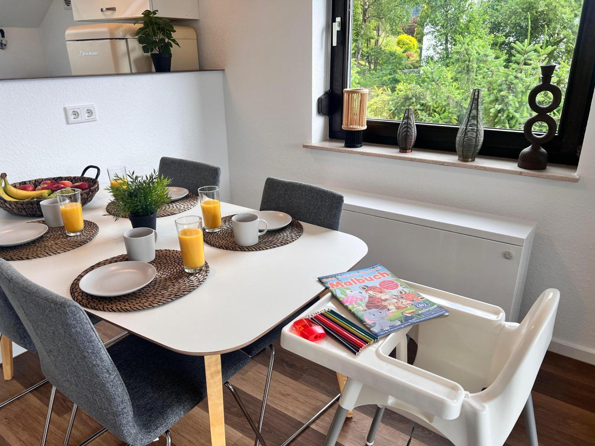 Gemuetliche 3-Zimmer-Wohnung Mit Panoramablick Und Kostenlosem Ueberdachten Parkplatz Winterberg Exterior foto